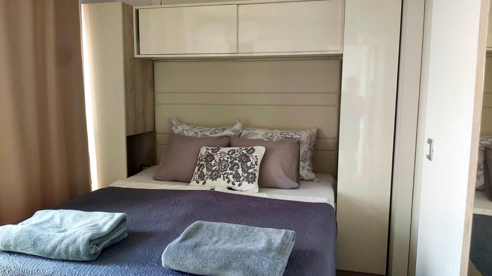 Mobile Home Apartment Camp 클레노비차 외부 사진